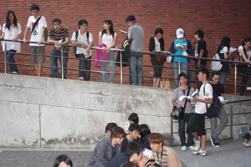 Lines of waiting students at NCKU